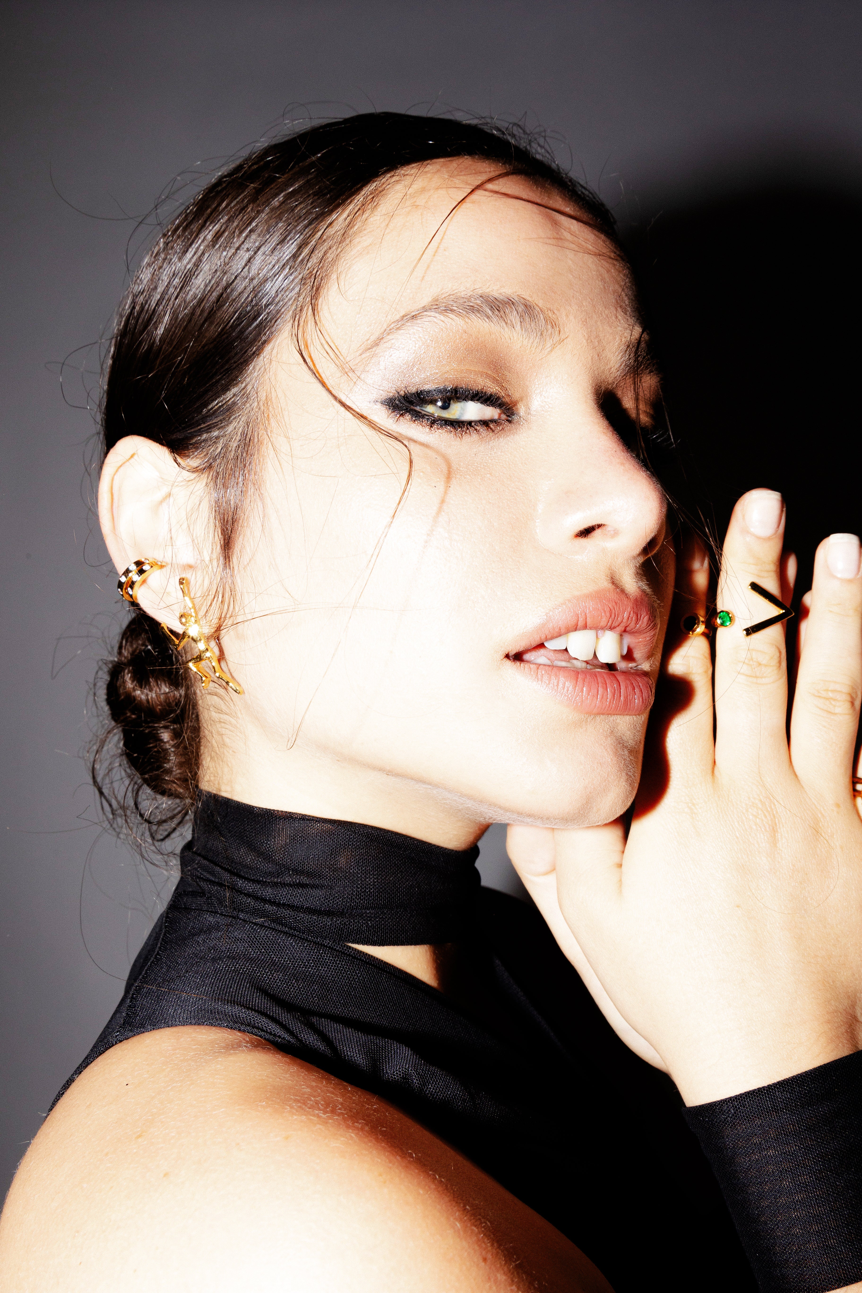 ANTSTOPPABLE GOLD EARRINGS - DE LA ROSA TULUM