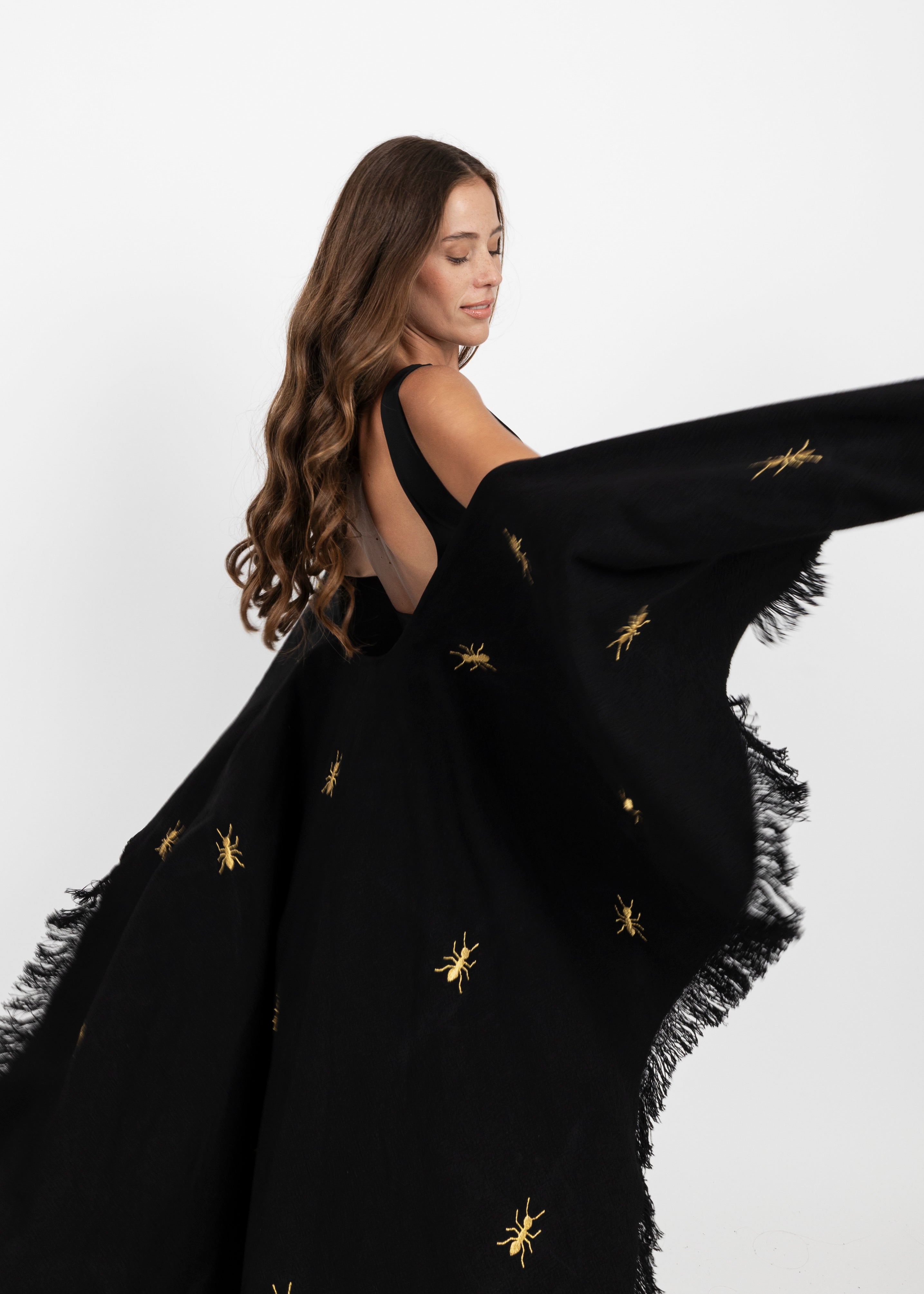 BE ANTSTOPPABLE GOLD PONCHO - DE LA ROSA TULUM