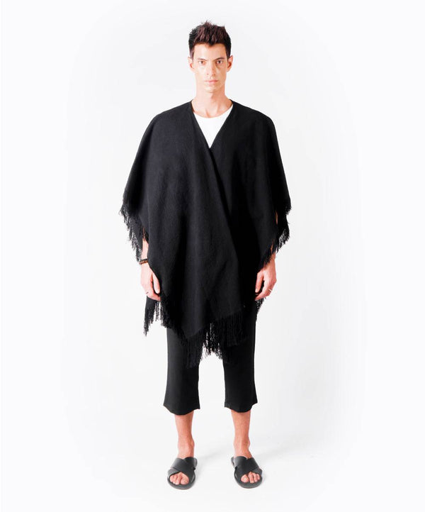 TOTAL BLACK PONCHO