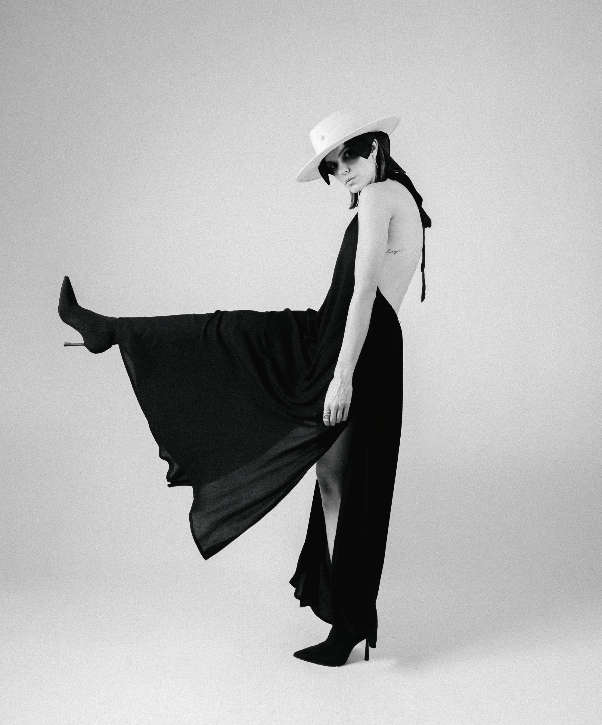 CONQUER HALTER BLACK VISCOSE DRESS - DE LA ROSA TULUM