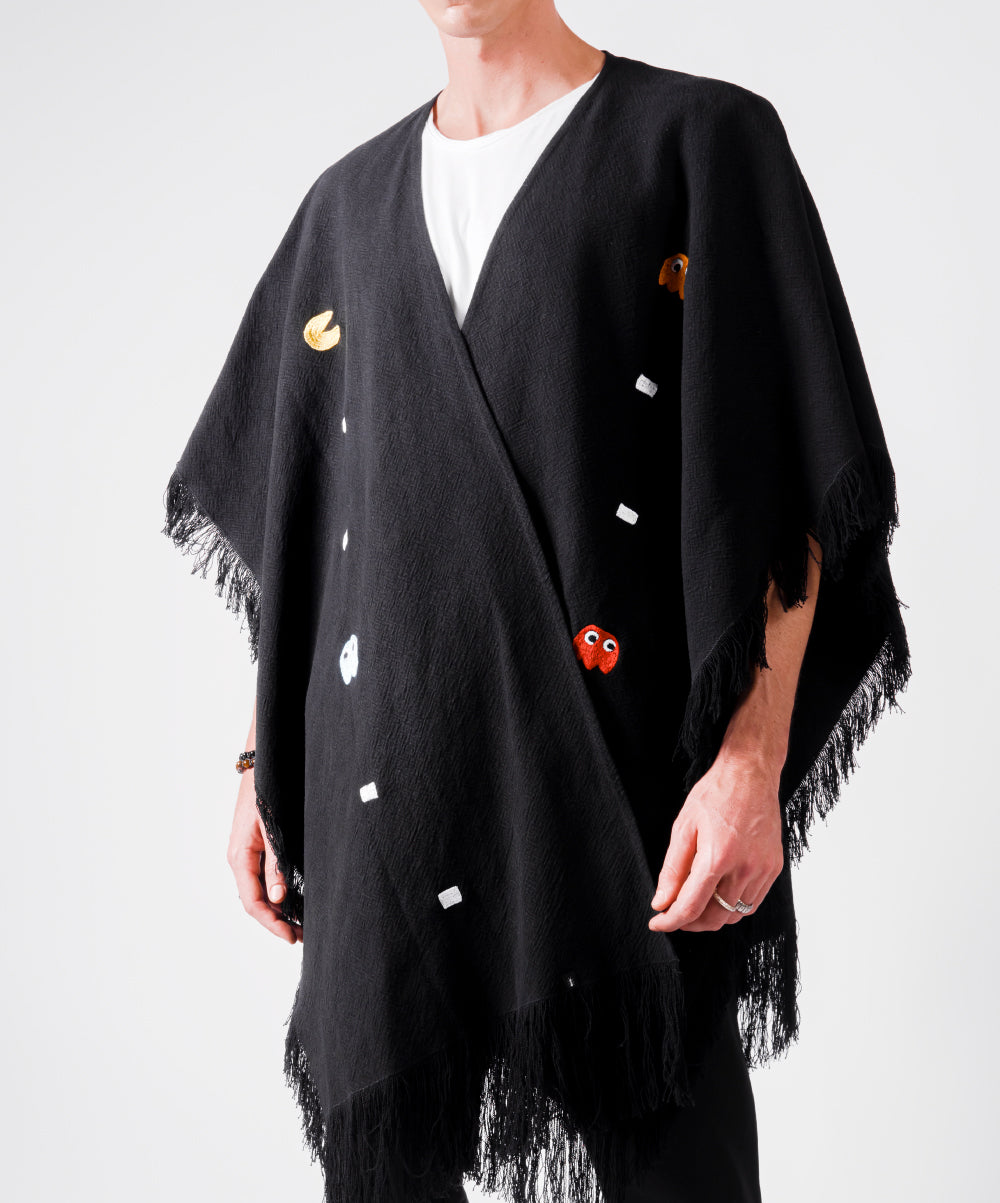 PLAY BLACK PONCHO - DE LA ROSA TULUM