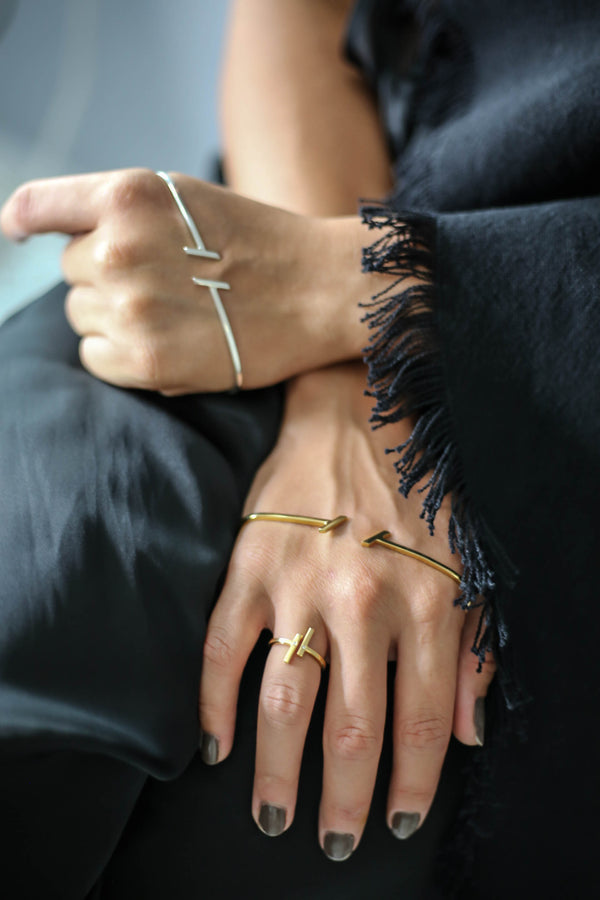 RIGHT PLACE, RIGHT TIME GOLD PALM CUFF - DE LA ROSA TULUM