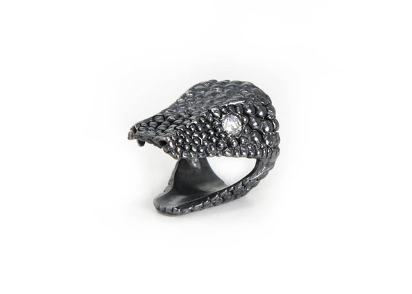 ENDLESS EVOLUTION BLACKENED SILVER SNAKEHEAD RING - DE LA ROSA TULUM