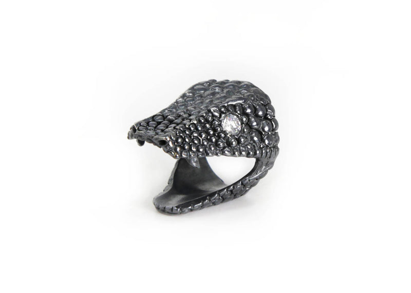 ENDLESS EVOLUTION BLACKENED SILVER SNAKEHEAD RING - DE LA ROSA TULUM